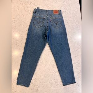 Levi’s high waisted mom jeans size 27